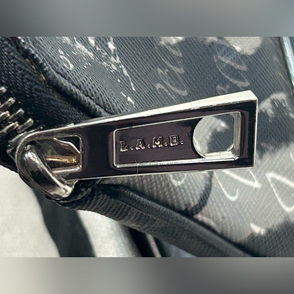 ❤️‍🔥L.A.M.B. Designer Roses Cosmetic Case❤️‍🔥 - Picture 4 of 9